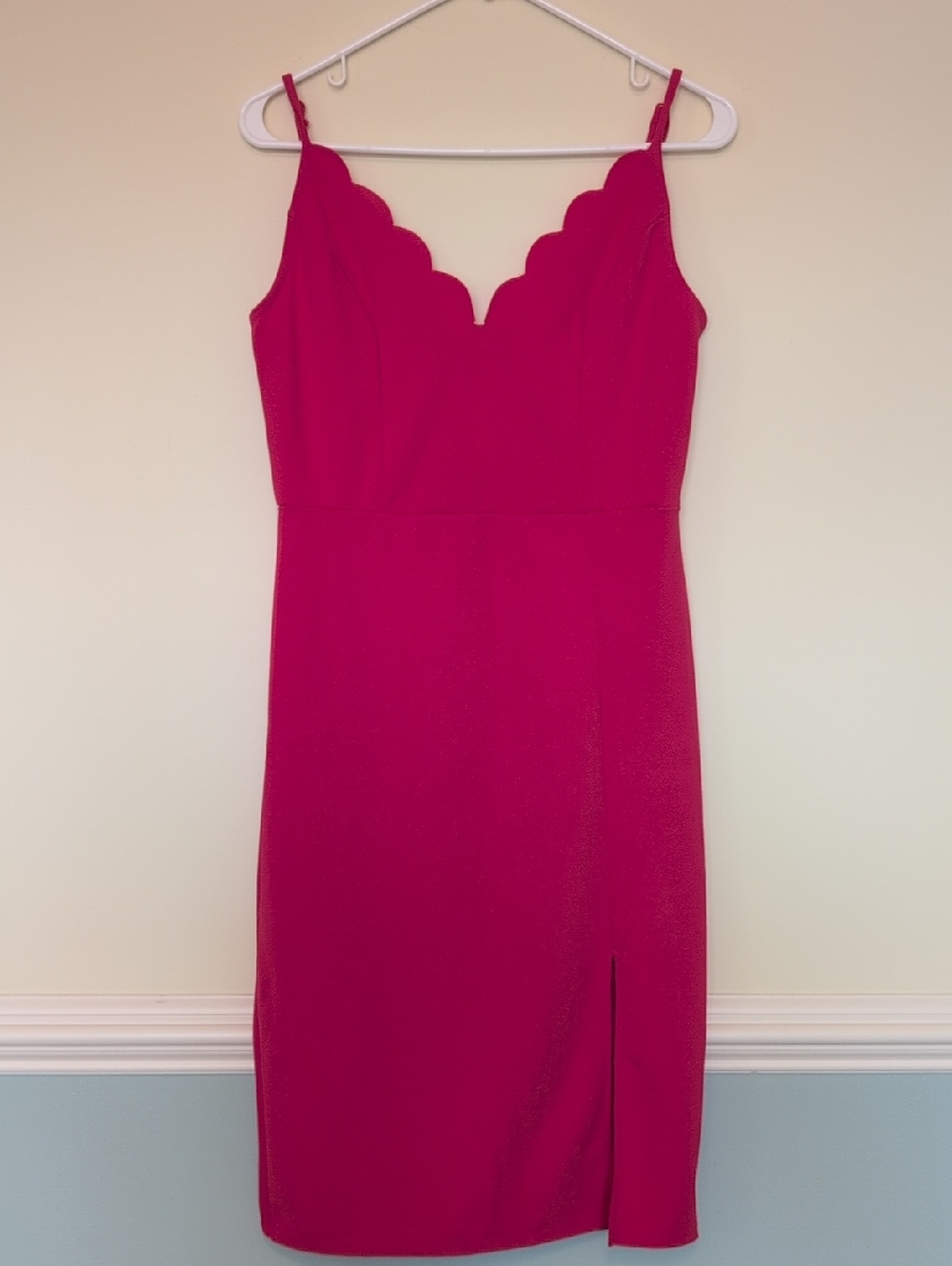 NWT Socialite Fuchsia Scalloped V-Neck Midi Dress